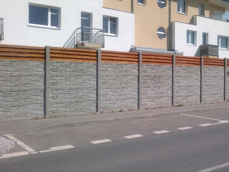 Betonovým plotem k trvalému oplocení